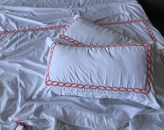 100% katoenen PERCALE-dekbedovertrekset met kettingborduurwerk, 400 thread count witte katoensatijn met monogram