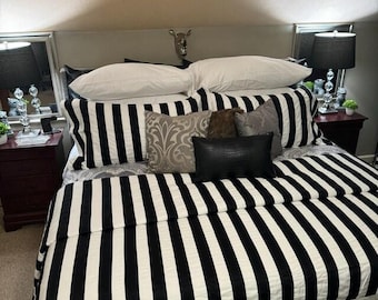 El juego de funda nórdica de satén 100 % algodón con rayas en blanco y negro incluye 1 edredón y 2 fundas de almohada.