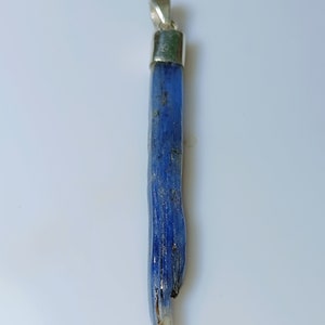 Electric blue roher Kyanit 925er Silber Anhänger Kristall Rare gemmy Rough Herz aus Himalaya Bild 6