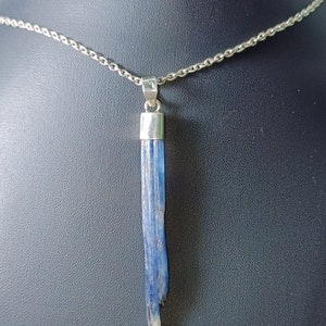 Electric blue roher Kyanit 925er Silber Anhänger Kristall Rare gemmy Rough Herz aus Himalaya Bild 4