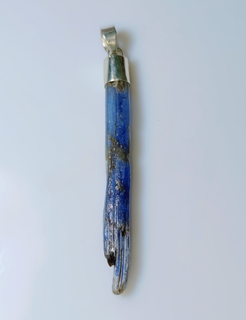 Electric blue roher Kyanit 925er Silber Anhänger Kristall Rare gemmy Rough Herz aus Himalaya Bild 8