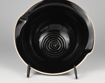 Handmade Ceramic Ramen Bowl – Black with White Rim