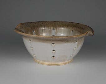 Handmade Ceramic Berry Bowl – Winter Wood