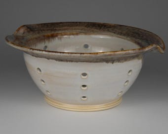 Handmade Ceramic Berry Bowl – Winter Wood