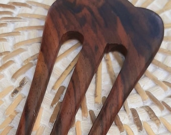 Wood-haired pic baguette bun sculpted handcrafted hairstyle