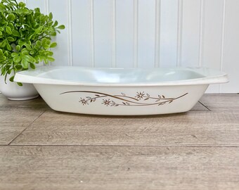 Vintage Pyrex #055 Golden Honeysuckle 2 1/2 Qt Oblong Curved Shallow Casserole Serving Dish | White Glass, Gold Flower Motif | NO Lid