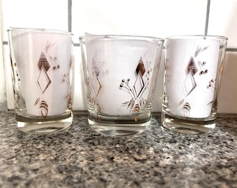 Conjunto de 3 copos vintage MCM dourados com efeito atômico | Copos de suco retrô com detalhes em diamante