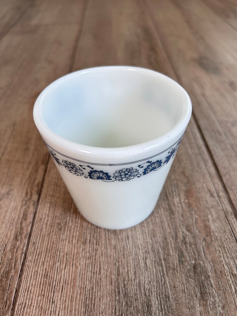 Vintage Pyrex 1410, 8 Oz Mug in Old Town Blue onion White Milk Glass ...