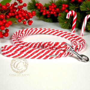 Guinzaglio per cani Candy Cane: guinzaglio in paracord fatto a mano per cani di grossa taglia, guinzaglio natalizio rosso e bianco