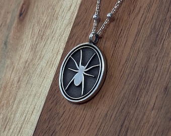 Ovale spinhanger | Zilveren spin | Sterlingzilveren bedelketting gotische sieraden | Rustieke natuuraccessoires | Halloween-ketting
