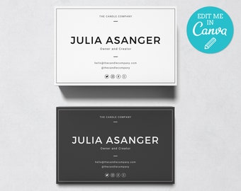Könnte beinhalten: Zwei Visitenkarten-Mockups, eines weiß und eines schwarz, mit dem Text "THE CANDLE COMPANY" und "JULIA ASANGER" in einem minimalistischen Design. Der Text "Owner and Creator" ist ebenfalls enthalten, sowie Kontaktinformationen und Social-Media-Icons.