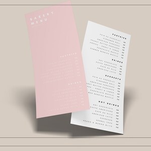 Puede incluir: Un men&uacute; blanco con texto negro que enumera art&iacute;culos de panader&iacute;a y precios. El men&uacute; incluye pasteles, bebidas y postres. El men&uacute; se titula "Bakery Menu".