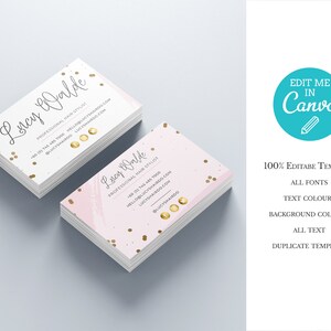 Puede incluir: Una tarjeta de visita rosa y blanca con detalles de purpurina dorada. La tarjeta presenta el texto "Lorcy Walde" en una fuente cursiva e incluye informaci&oacute;n de contacto para un estilista de cabello profesional. La tarjeta est&aacute; dise&ntilde;ada para ser editada en Canva.