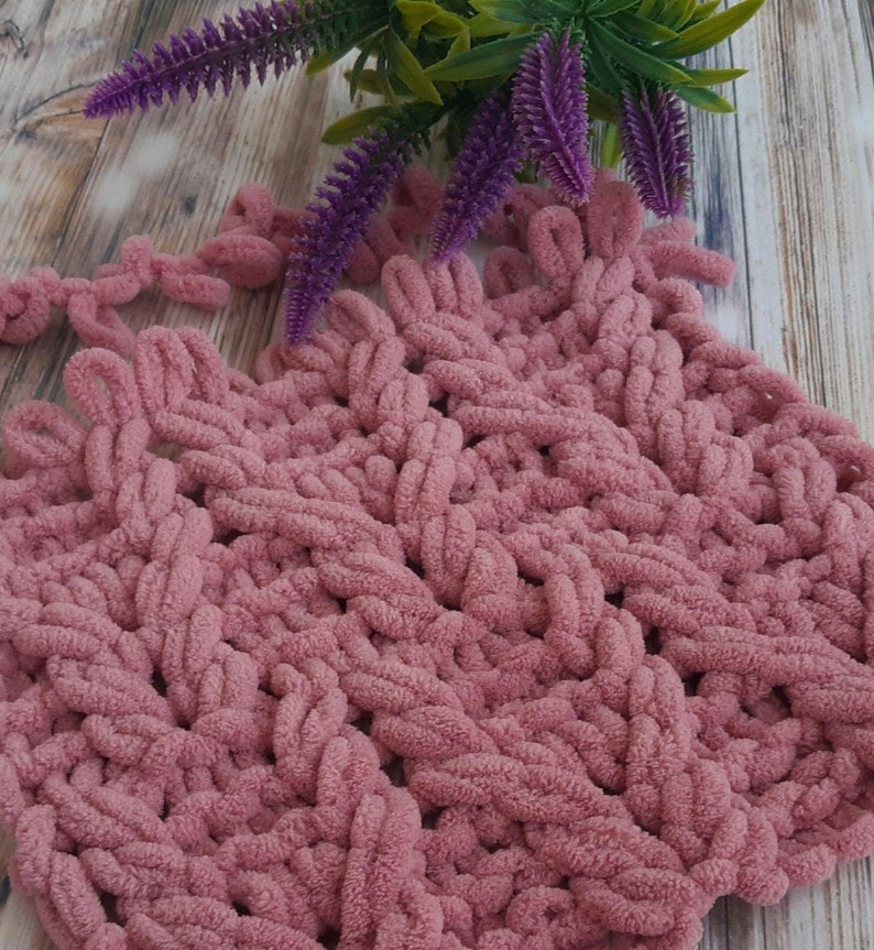 Knitted pattern.Finger loop yarn. Learn how book how to knit. Etsy