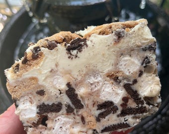 CARMIC BAR White Chocolate Cookies and Cream Rocky Road