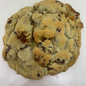 Jumbo Chocolate Chip Cookie