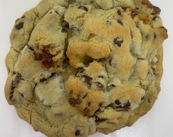 Jumbo Chocolate Chip Cookie