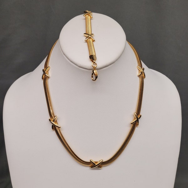 Gold Tone "Hugs" Necklace & Bracelet Set