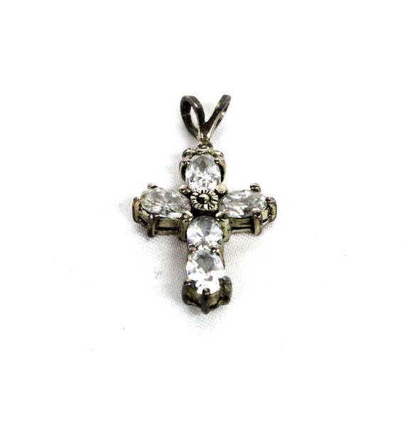 Glitzs Jewels Sterling Silver Cross Pendant 24mm Glitzs Jewels Sterling Silver Cross Pendant 24mm