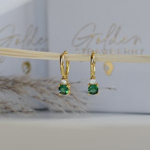 Dainty hoop green CZ * dainty hoop with emerald green stone * green CZ earring * small hoop gold * huggie hoop emerald green gemstones