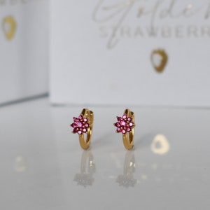 Small flower hoop pink CZ * dainty hoop flower pink stones * pink CZ earring * small hoop gold * pink cubic zirconia * mini flower gold