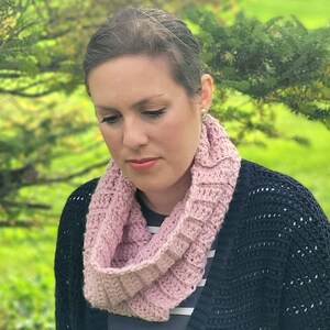 Crochet cowl scarf pattern,  beginners easy pattern