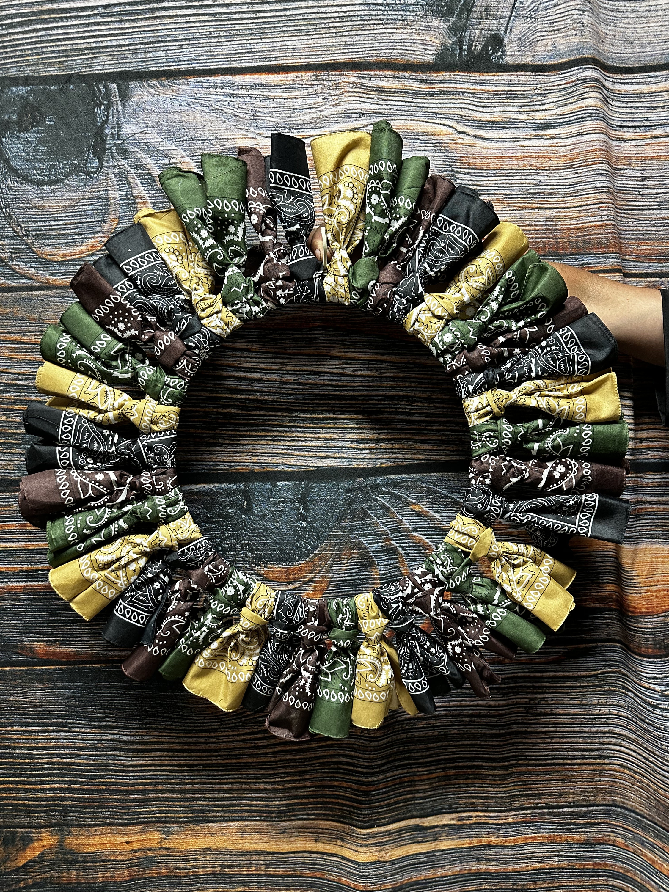Military Bandanna Wreath Independence Day Freedom American 30 inch Wall hanging Decoration display honor patriot service Camouflaged green