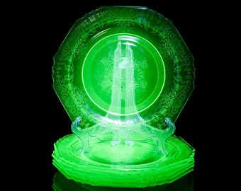 Superb Antique Hazel Atlas Florentine #1 Green Vaseline Uranium Glass 9-3/4" Dinner Plates |PRICED PER PLATE | Deep Designs | Glows Bright !