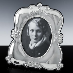 Pretty Vintage Ornate Embossed Silver Plate Felted Table Top Picture Photo Frame - Nice Large Size for Modern use !