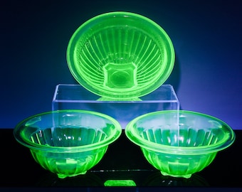 PRICED PER PIECE | Superb c1930s Depression Vaseline Uranium Glass Pillar Optic Mixing Serving Bowls Kitchen Housewares| Each Glows Bright !