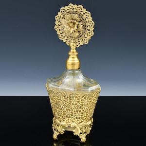 Gorgeous Vintage Hollywood Regency Globe brand 24k Gold Plated Filigree Floral Footed Perfume Bottle w Glass Dabber & Original Label !