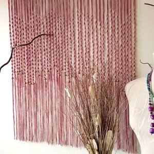 Handgefertigter Makramee-Wandhänger, Boho-Chic-Faserkunst-Wanddekor, anpassbarer Boho-Hänger für moderne, rustikale oder Bauernhaus-Interieurs,