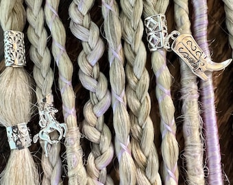 Trenzas de color morado claro con temática del Oeste, rastas vikingas y adornos de vaquera • • Extensiones de clip o coleta