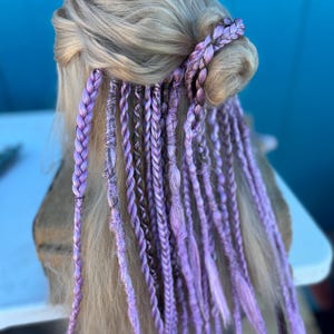 Tresses et dreads synthétiques violet lavande glacé : extensions de cheveux bohèmes