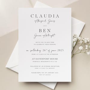 Faire-part de mariage simple pour un mariage traditionnel classique avec de luxueuses enveloppes blanches texturées