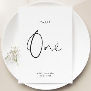Cartes avec numéros de table, cartes de noms de table de mariage minimalistes