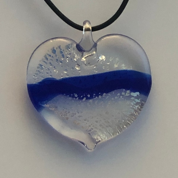 Pendentif coeur en verre de Murano avec liseret bleu cobalt et paillettes argent 925 - Pièce unique !