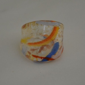 Flat ring in Murano glass, translucent, various colors and 24 ct gold glitter. Unique piece!