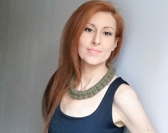 Handmade Textile Green Necklace, Chunky Bib Statement Necklace, Braided Woven Green Collar, Chunky Bold Necklaces, Knotted Soft Rope Jewelry
