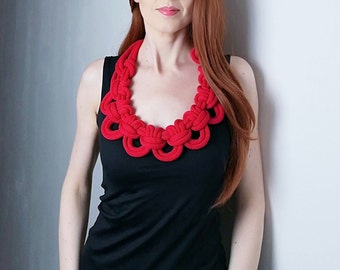 Colar com design exclusivo e marcante, colar artístico, deslumbrante colar vermelho vibrante feito à mão, colar robusto, joia vermelha natalina, colar babador