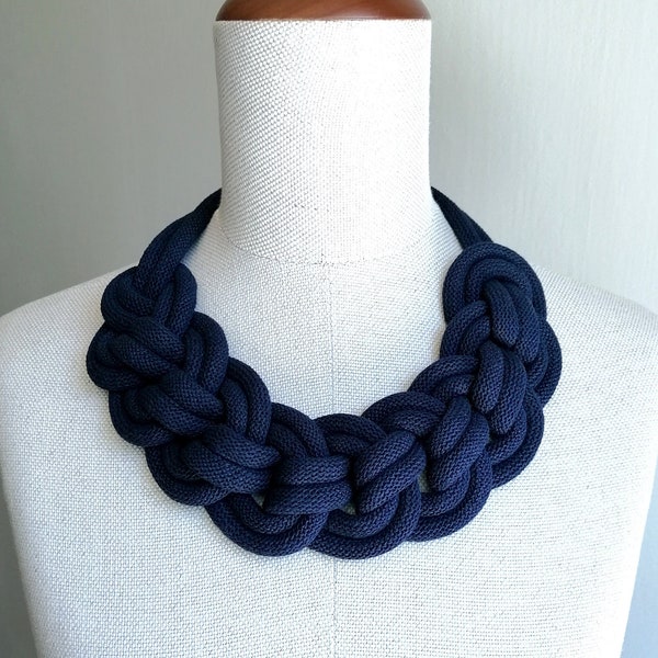 Handgemachte marineblaue Kordelkette, Statement Bold Halskette für Frauen, Breiter Knoten Chunky Blau Halskette, Mode-nautisches Geschenk, moderner Schmuck