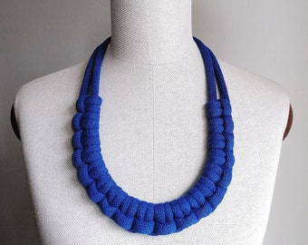 Collar de babero azul cobalto para mujer, collar azul grueso y audaz, impresionante collar largo de cobalto, joya de declaración de mujer, regalo de Navidad para ella