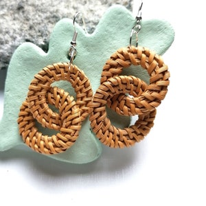 Hoops Earrings in Natural Rattan, Dangle Circle Rattan Earrings, Fashion Summer Lightweight Jewelry, Handmade Earrings,Double Hoops Earrings zdjęcie 1