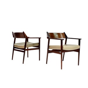 Pair of Bicuda Armchairs, Joaquim Tenreiro, 1960s - Brazilian Jacaranda and leather.