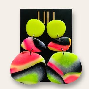 Oversized neon colors marble earrings with organic shape, neon pink, neon yellow and black combination, handmade from polymer clay