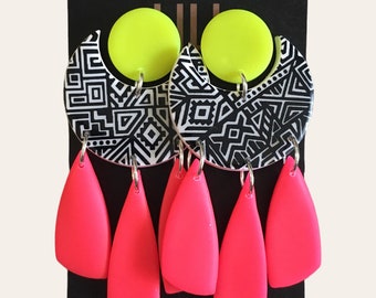 Neon pinke Statement Ohrringe, neongelbe Ohrringe, aztekische geometrische Ohrringe, Neon Statement Ohrringe, Neon Schmuck