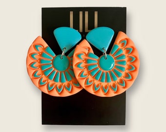 Boucles d’oreilles boho rondes mandala bleu et orange faites à la main à partir de boucles d’oreilles en argile polymère