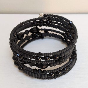 Black Seed Bead Memory Wire Bracelet/stacked Cuff/boho Style - Etsy