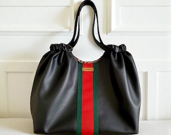 Borsa shopper donna in ecopelle nera – borsa fatta a mano artigianale – shopping bag capiente con banda a righe verde-rosso – Made in Italy