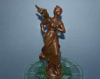 Schöne Glasschale auf Bronzeständer mit einer schönen Dame obendrauf, Frankreich, Aug. Moreau